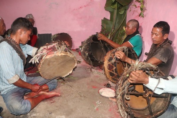 रातभर फलाकेर मनाए प्रकृति पुजक चेपाङले ‘न्वागी’   